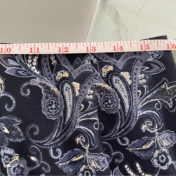 Beautiful Gloria Vanderbilt blue floral skirt - Picture 8 of 8